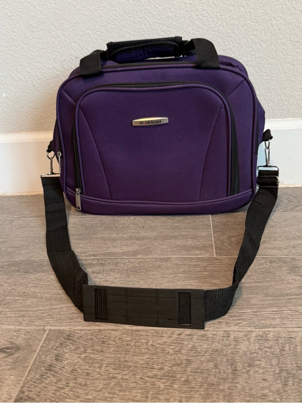 Rockland  Travel Bag with Shoulder Strap